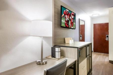 Red Roof Inn Plus+ & Suites Savannah – i-95 - 48