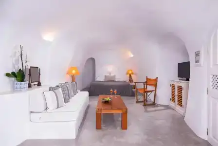 Pezoules of Oia - 10