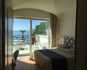 Bellevue Suite - 82