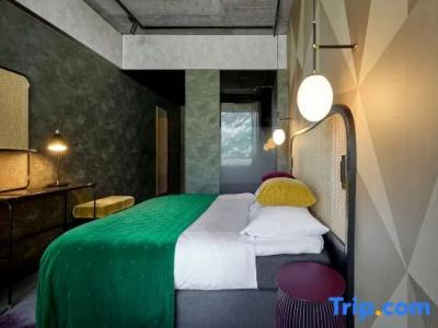 The Hide Flims - 35