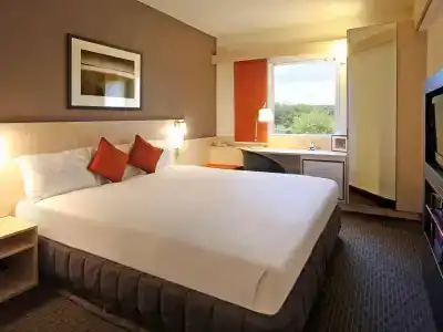 ibis Ellerslie - 1