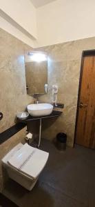 Cross Roads Inn - 17