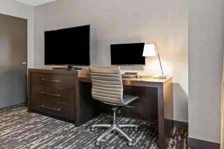 Embassy Suites by Hilton Crystal City National Airport - 74