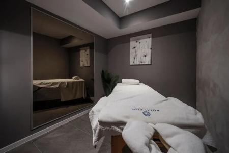 Royal Blue & Residences - 35