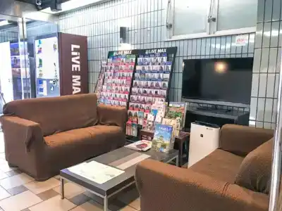 Livemax Namba - 18