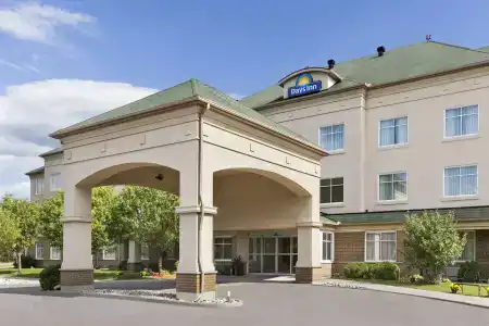 Days Inn by Wyndham Airport - 0