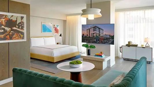 Thompson Hollywood - 74