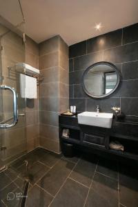 Shining Riverside & Spa - 9