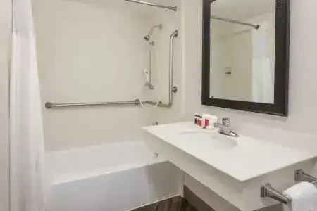 Baymont by Wyndham Woodruff Rd - 9
