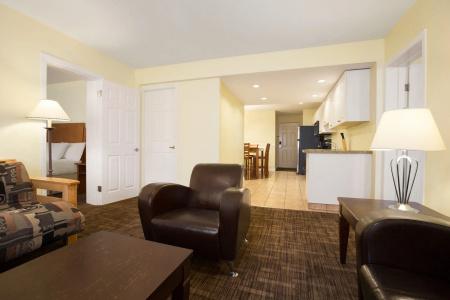 Days Inn & Suites by Wyndham - 1