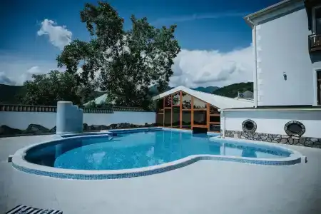 Lakeside & Spa - 12