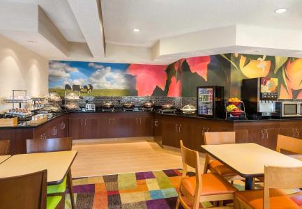 Fairfield Inn & Suites - 12
