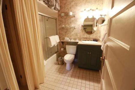 Inn at 835 Boutique - 103