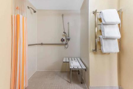 La Quinta Inn by Wyndham Ft. Lauderdale Northeast - 9
