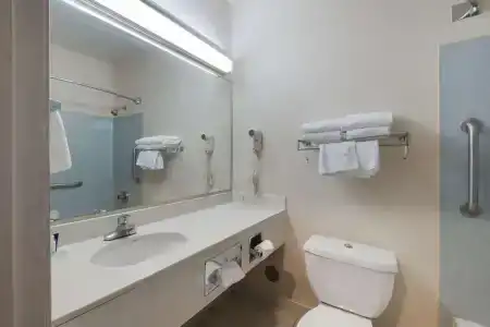 Quality Inn Grand Suites Bellingham - 35