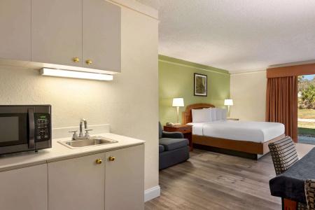 Baymont by Wyndham - Intl Speedway - 14