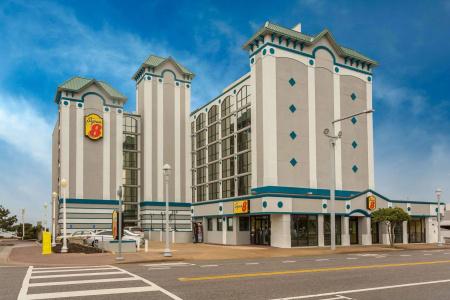 Super 8 by Wyndham Virginia Beach Oceanfront - 12