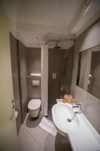 Little Italy Boutique Hostel - 28