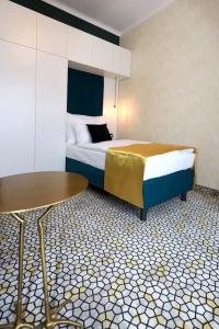Art Deco Wolker By Astoria & Medical Spa - 53