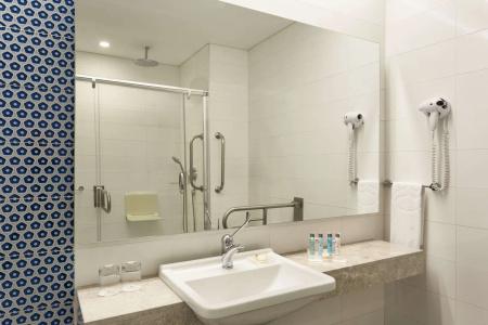 Ramada & Suites Kemalpasa - 12