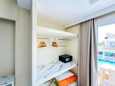 Kavos Plaza - 68