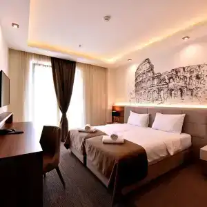 Lazaro - 27