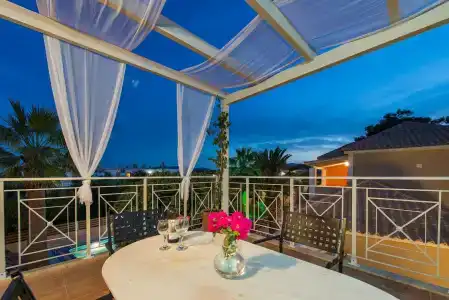Aeolos Boutique and Suites - 14