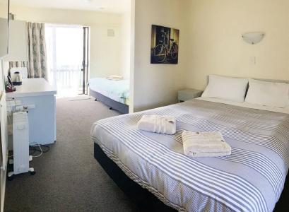 Adelaide - 18