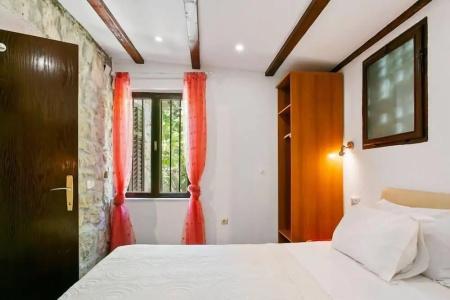 Garden Apartment - 183