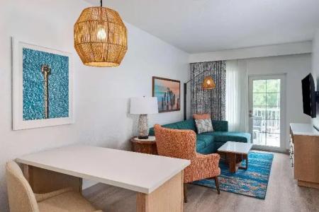 DoubleTree Suites by Hilton - 100