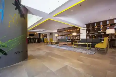 Krystal Urban Guadalajara - 14