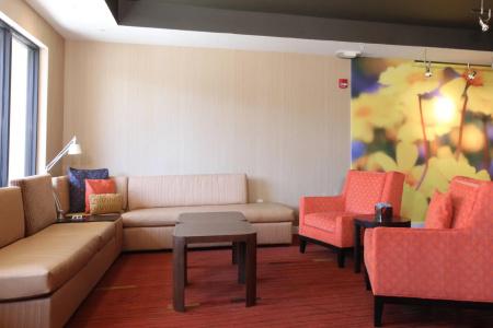 Courtyard by Marriott - 12