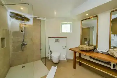 Seasense Boutique & Spa - 86
