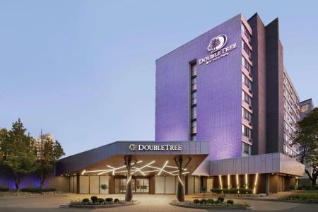 DoubleTree by Hilton Toronto Airport West - 0