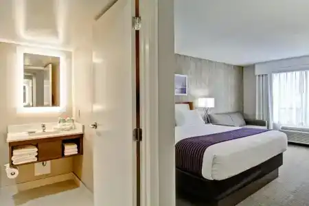 Rodeway Inn & Suites - 60