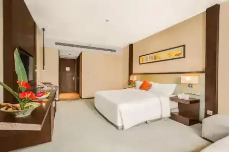 Lia Charlton Shenzhen - 46