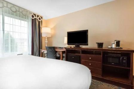 Erie Inn & Suites Solstice - 48