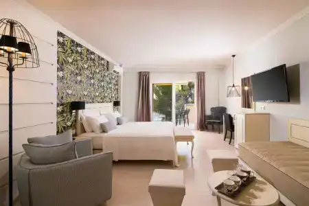 Neikos Mediterraneo Luxury Suites - 77