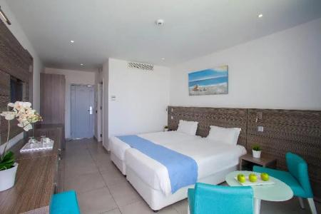 Limanaki Beach & Suites - 44
