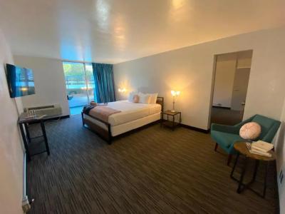Days Inn by Wyndham Los Angeles - 36