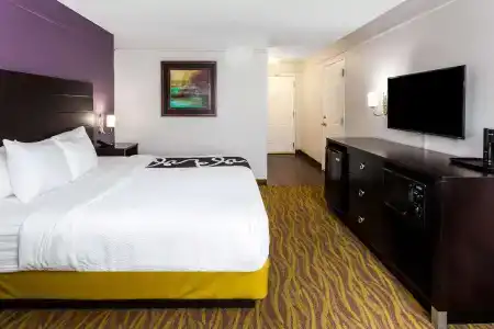 La Quinta by Wyndham Airport - 53