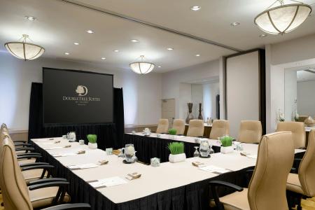 DoubleTree Suites by Hilton Phoenix - 19