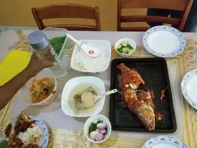 NOMADIC INN - 7