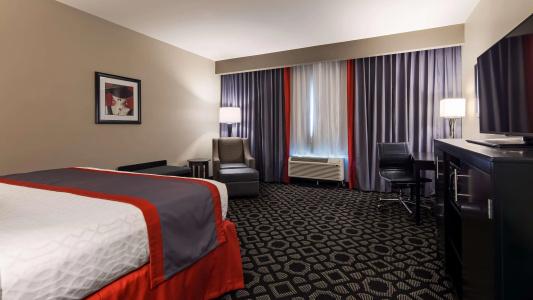 Best Western Plus Inn & Suites - 4
