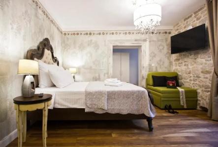 Plaza Marchi Old Town - Mag Quaint & Elegant Boutiques - 117