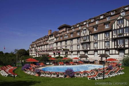 Hôtel Barrière L'Hôtel du Golf - 12
