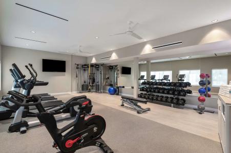 DoubleTree Suites by Hilton - 18