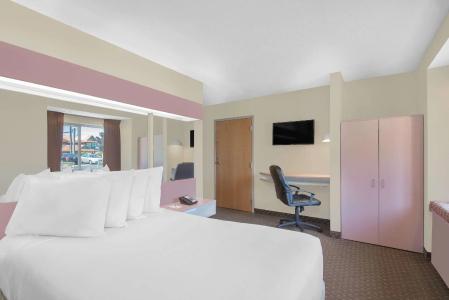 Erie Inn and Suites - 32