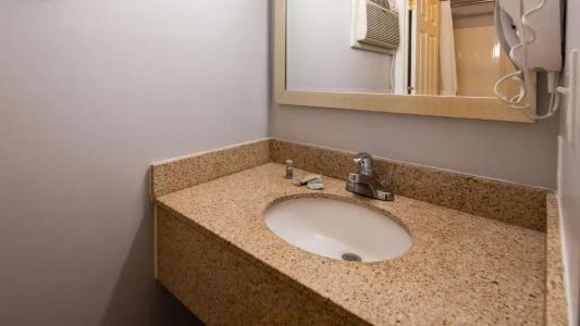 Apple Valley Inn - 28