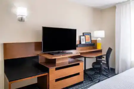Fairfield Inn West - 48